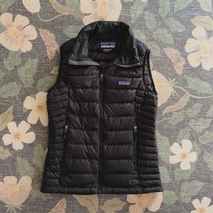 XS black Patagonia down sweater vest